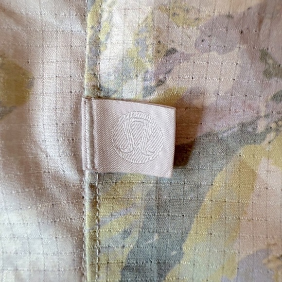 Lululemon Airing Easy Camp Collar Shirt Short Sleeve Lightweight Men Size XL - Picture 7 of 9